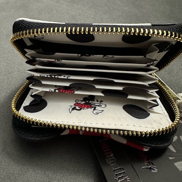 Loungefly Minnie Mouse Rocks the Dots Classic Accordion Zip Around Wallet - Picture 3 of 5